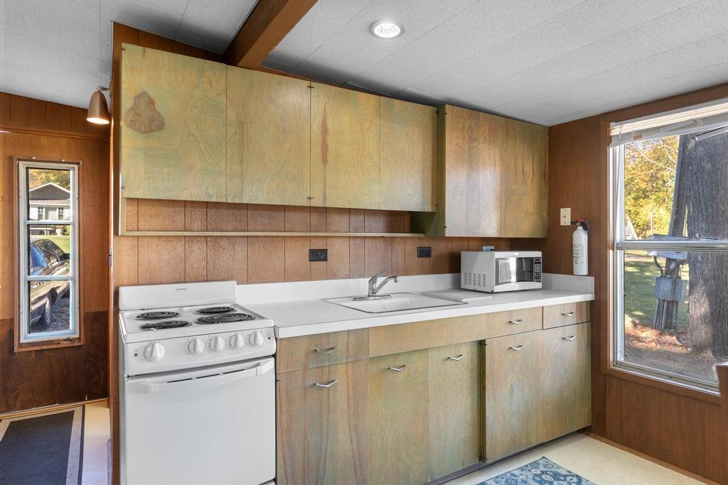 Charlevoix, Michigan 49720, United States, 4 Bedrooms Bedrooms, ,4 BathroomsBathrooms,Residential,Active,231634