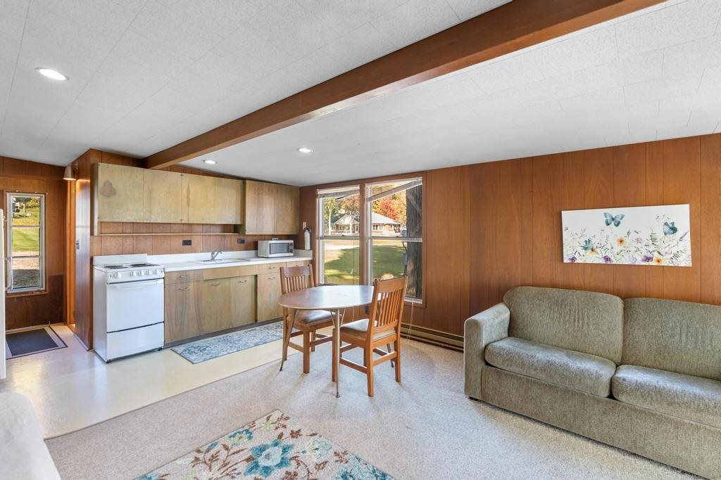 Charlevoix, Michigan 49720, United States, 4 Bedrooms Bedrooms, ,4 BathroomsBathrooms,Residential,Active,231634