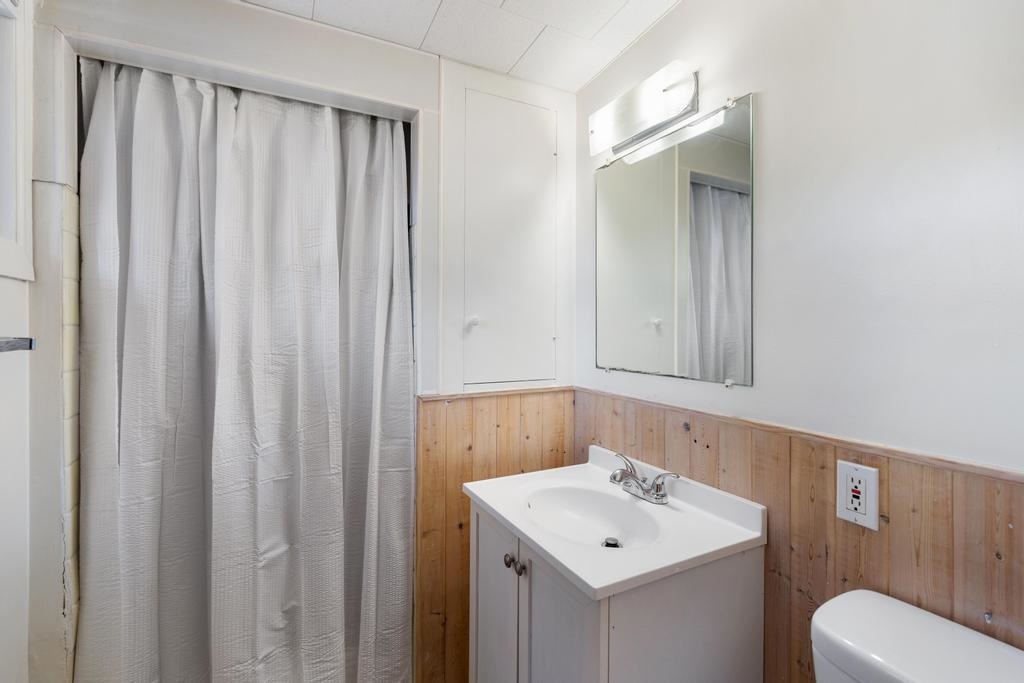 Charlevoix, Michigan 49720, United States, 4 Bedrooms Bedrooms, ,4 BathroomsBathrooms,Residential,Active,231634