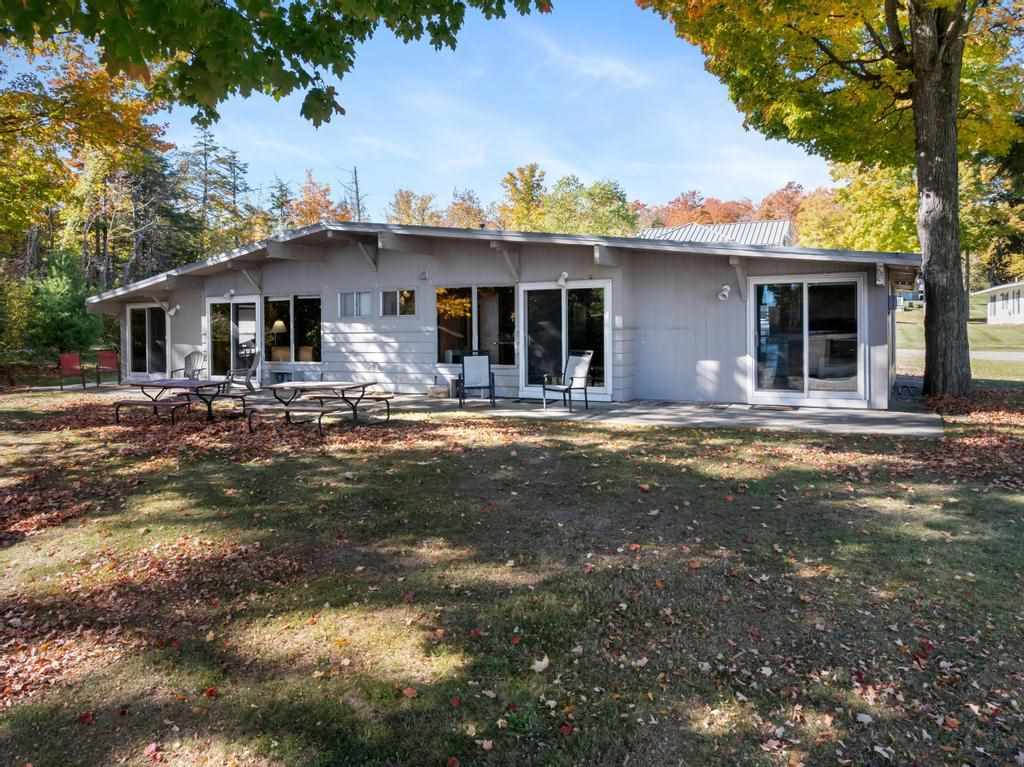 Charlevoix, Michigan 49720, United States, 4 Bedrooms Bedrooms, ,4 BathroomsBathrooms,Residential,Active,231634