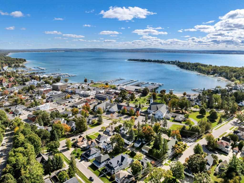 Harbor Springs, Michigan 49740, United States, 3 Bedrooms Bedrooms, ,3 BathroomsBathrooms,Residential,Active,229448