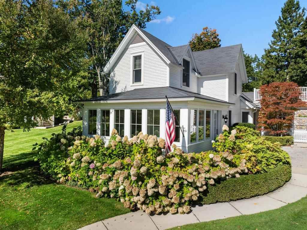 Harbor Springs, Michigan 49740, United States, 3 Bedrooms Bedrooms, ,3 BathroomsBathrooms,Residential,Active,229448