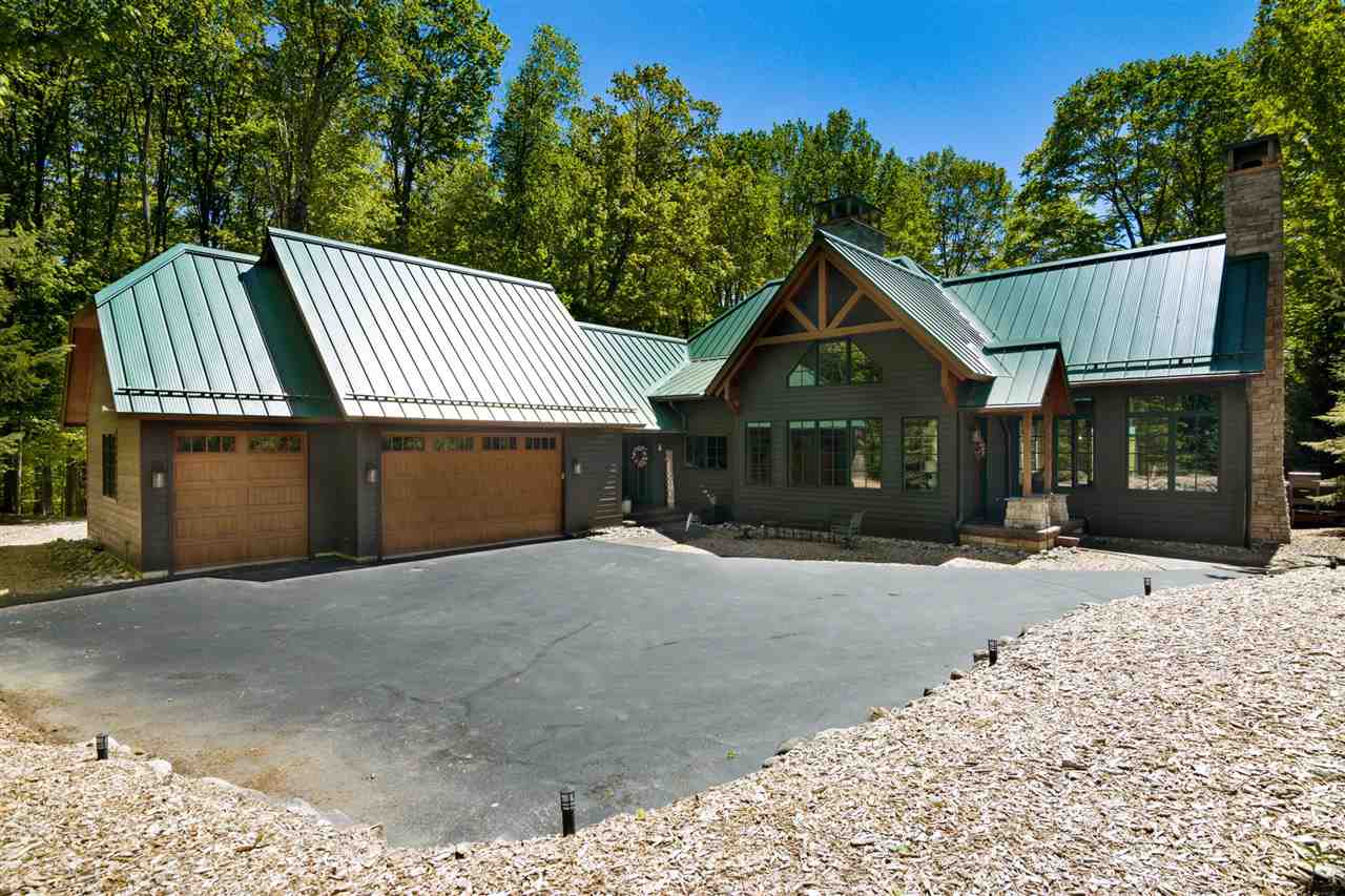 5577 Colonial Drive