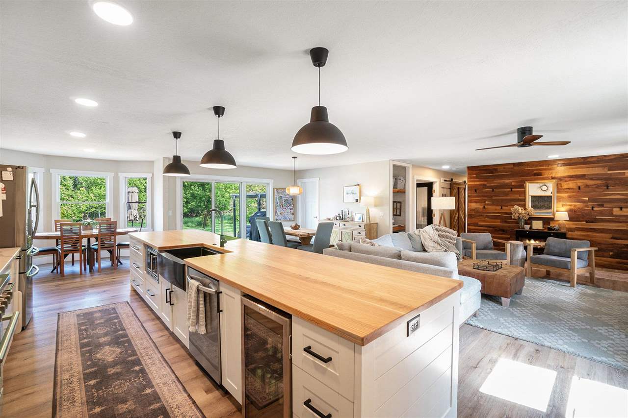 Boyne City, Michigan 49712, United States, 4 Bedrooms Bedrooms, ,2 BathroomsBathrooms,Residential,Active,140763