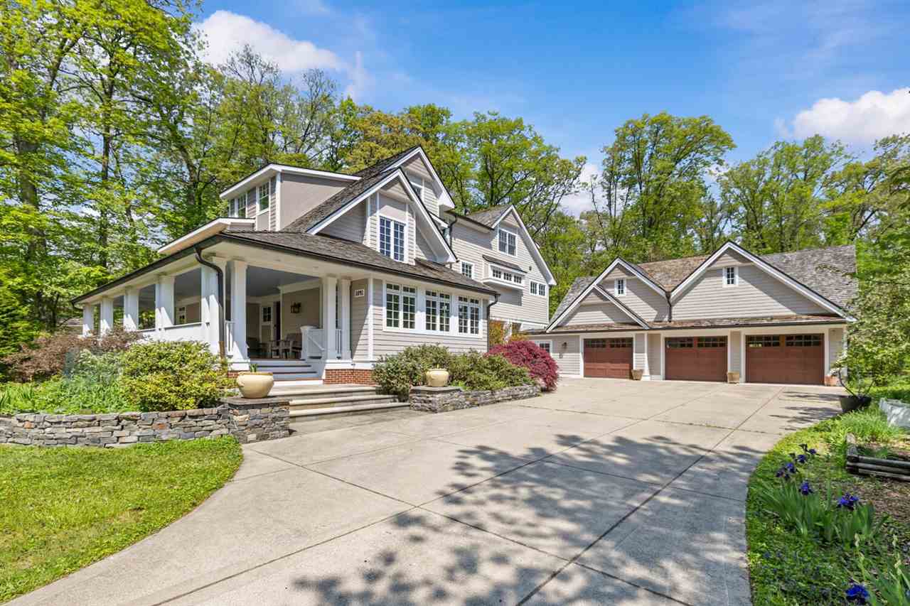 1041 Greentree Road
