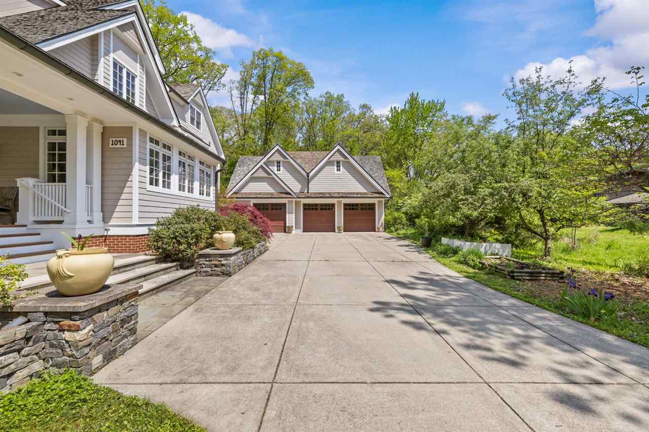 1041 Greentree Road