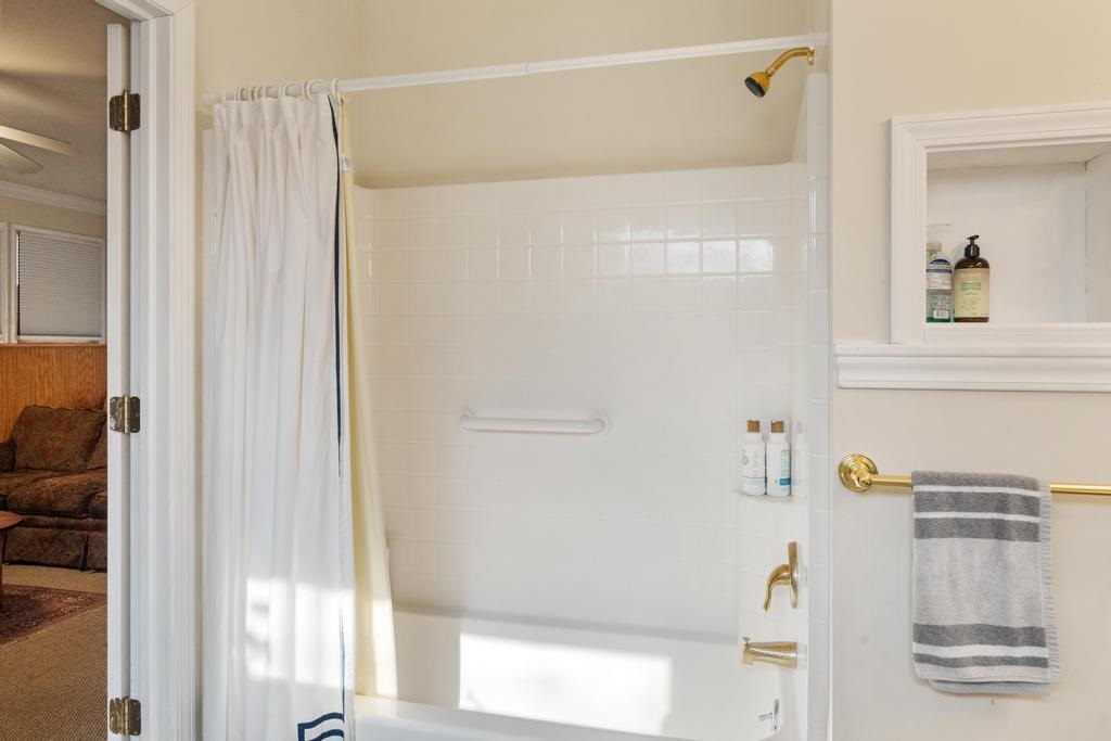 Charlevoix, Michigan 49720, United States, 4 Bedrooms Bedrooms, ,3 BathroomsBathrooms,Residential,Active,240813