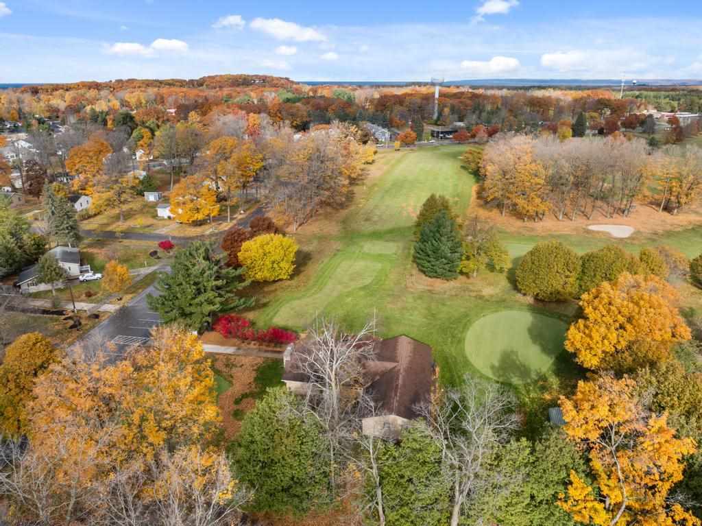 Charlevoix, Michigan 49720, United States, 4 Bedrooms Bedrooms, ,3 BathroomsBathrooms,Residential,Active,240813