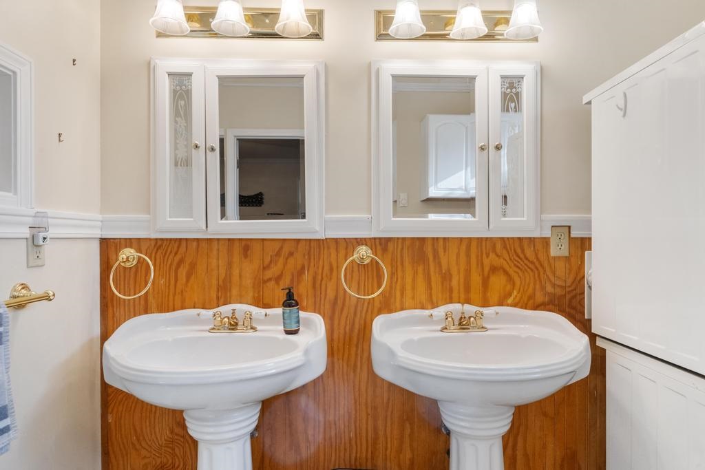 Charlevoix, Michigan 49720, United States, 4 Bedrooms Bedrooms, ,3 BathroomsBathrooms,Residential,Active,240813