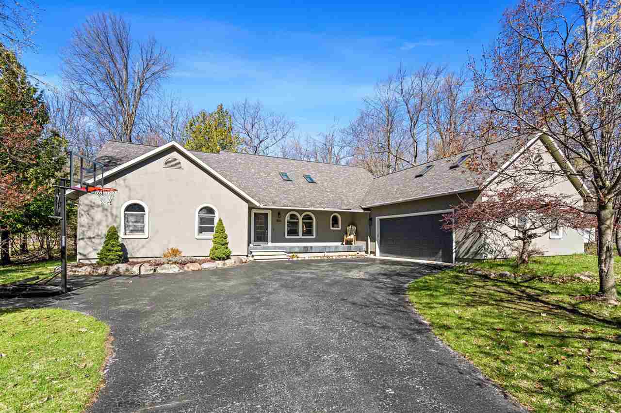 9045 North Pointe Woods Drive