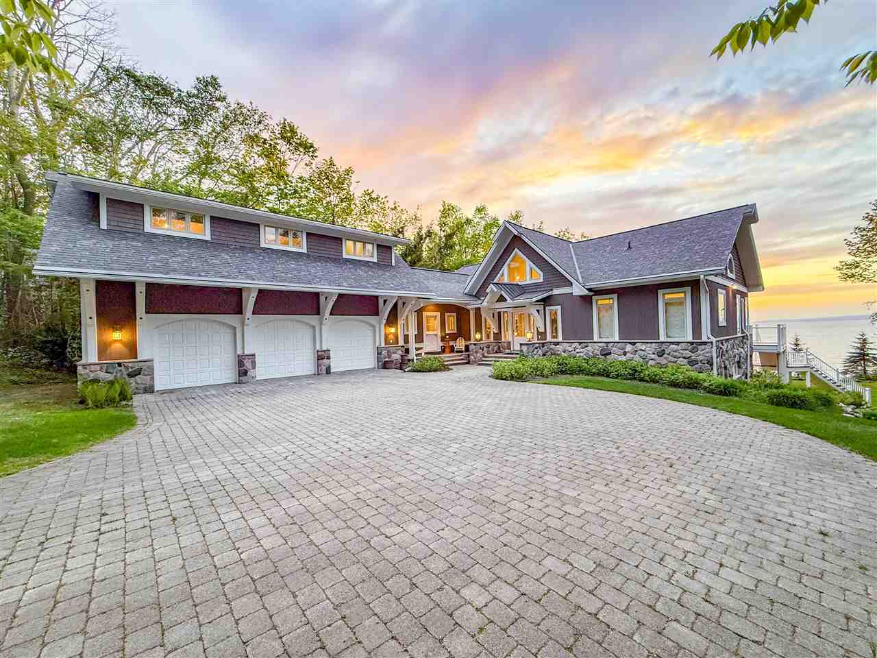 6714 N Preserve Drive