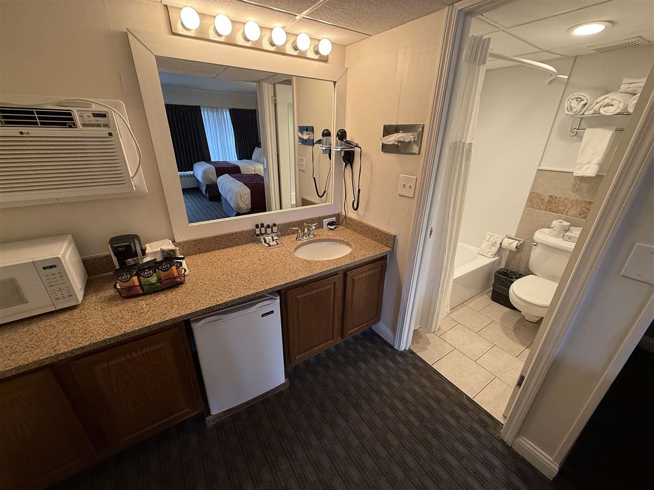 Charlevoix, Michigan 49720, United States, 1 Bedroom Bedrooms, ,1 BathroomBathrooms,Residential,Active,236975