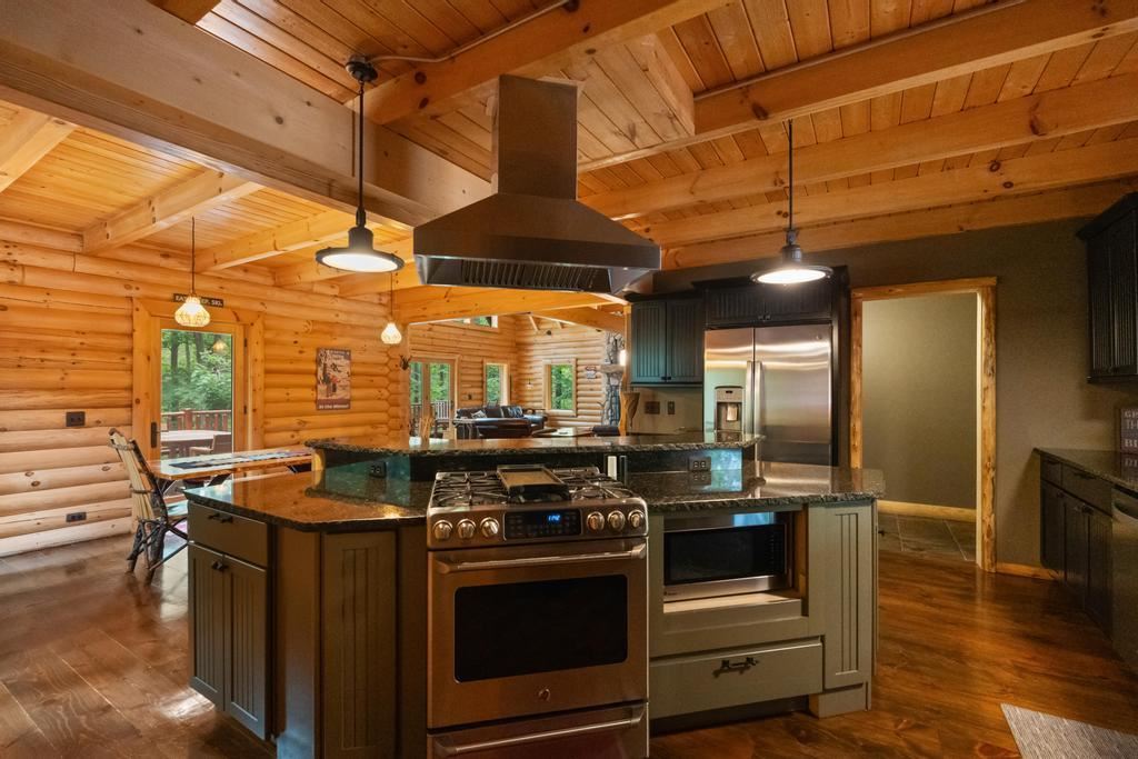 Boyne City, Michigan 49712, United States, 4 Bedrooms Bedrooms, ,4 BathroomsBathrooms,Residential,Active,209889