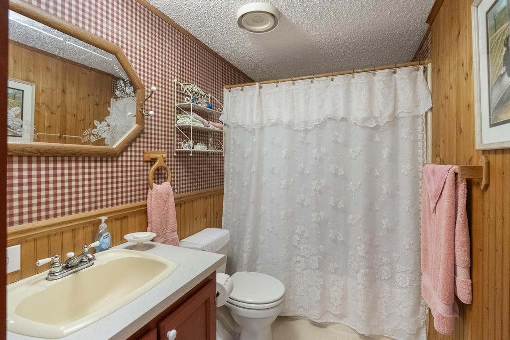 Charlevoix, Michigan 49720, United States, 3 Bedrooms Bedrooms, ,2 BathroomsBathrooms,Residential,Active,169804