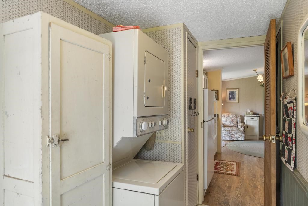 Charlevoix, Michigan 49720, United States, 3 Bedrooms Bedrooms, ,2 BathroomsBathrooms,Residential,Active,169804