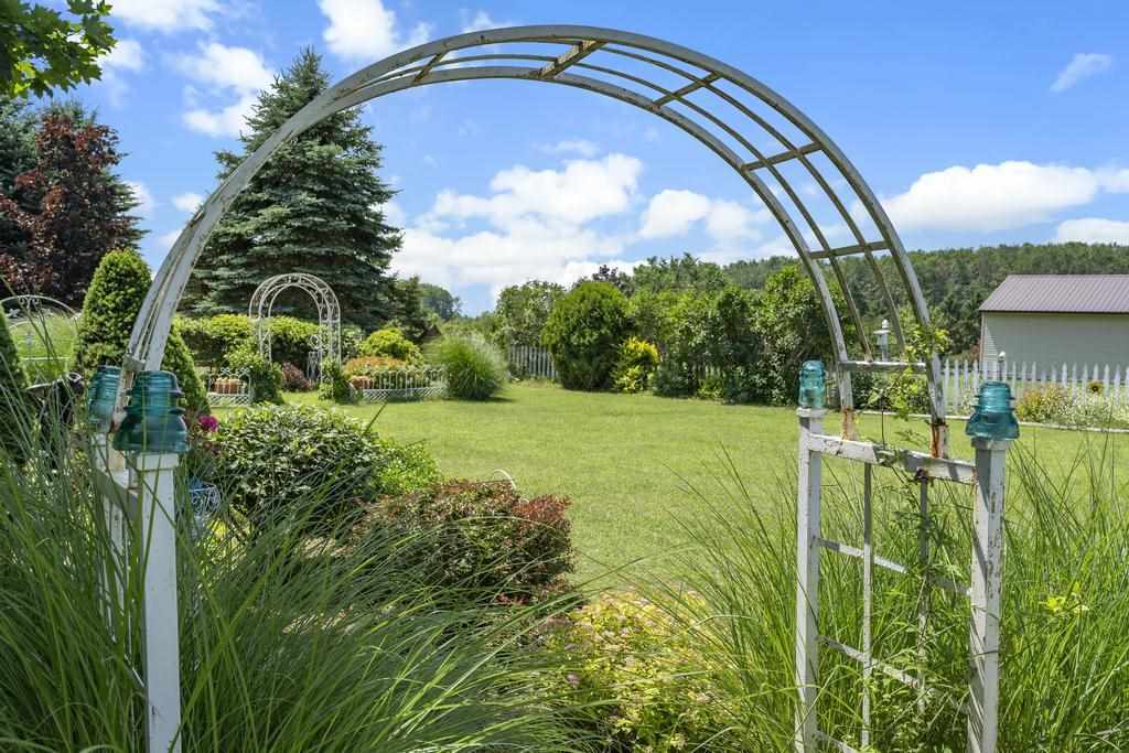 Charlevoix, Michigan 49720, United States, 3 Bedrooms Bedrooms, ,2 BathroomsBathrooms,Residential,Active,169804