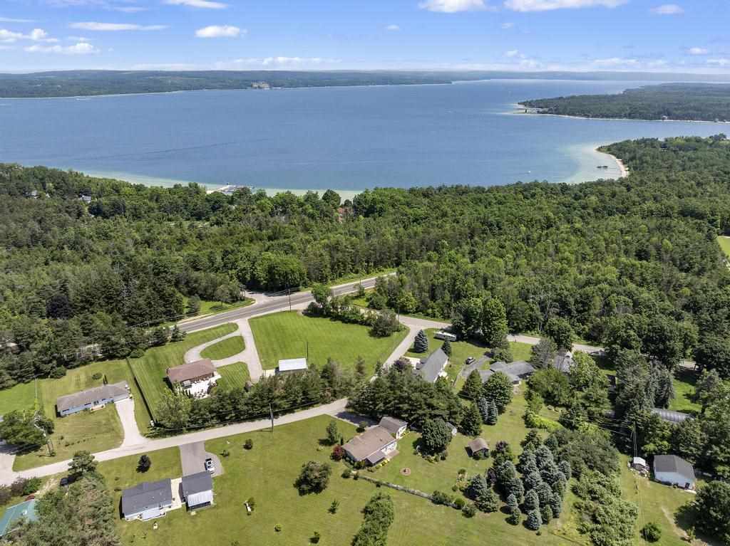 Charlevoix, Michigan 49720, United States, 3 Bedrooms Bedrooms, ,2 BathroomsBathrooms,Residential,Active,169804