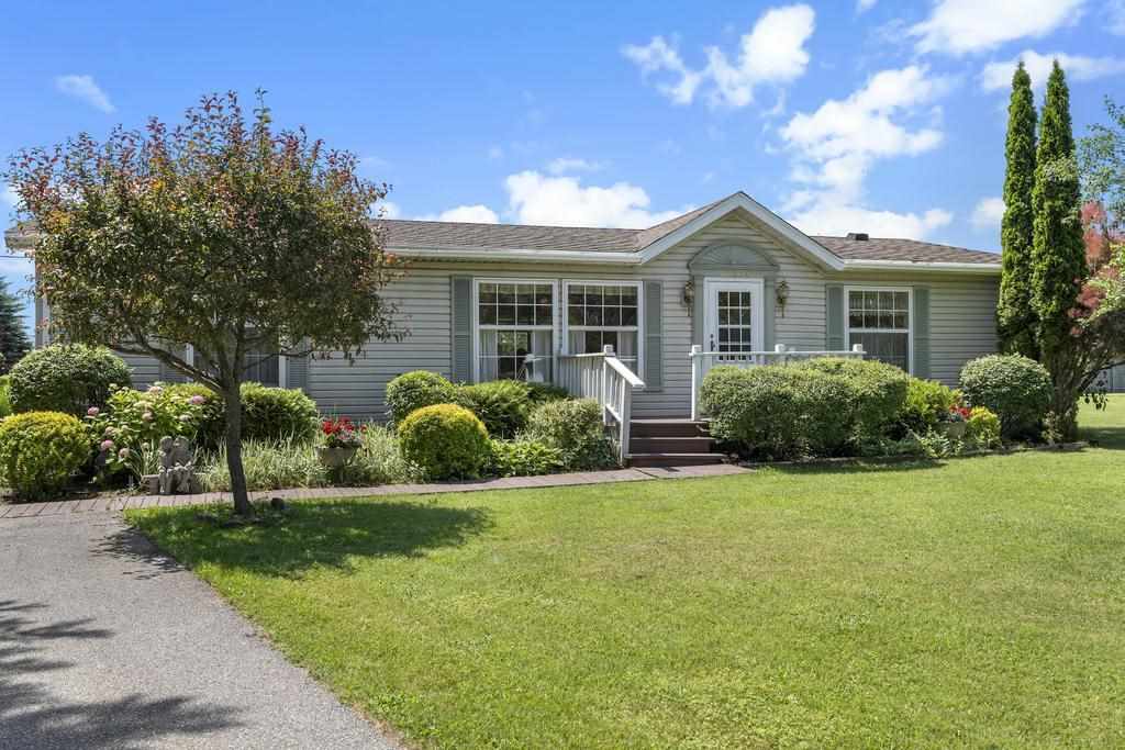 Charlevoix, Michigan 49720, United States, 3 Bedrooms Bedrooms, ,2 BathroomsBathrooms,Residential,Active,169804