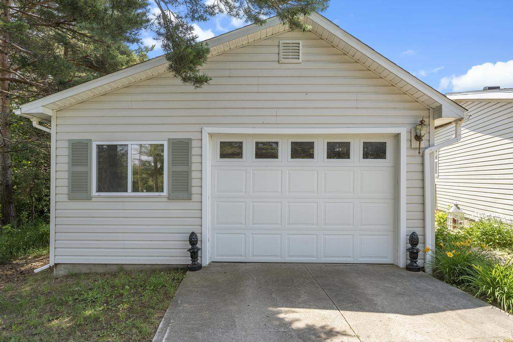 Charlevoix, Michigan 49720, United States, 3 Bedrooms Bedrooms, ,2 BathroomsBathrooms,Residential,Active,169804