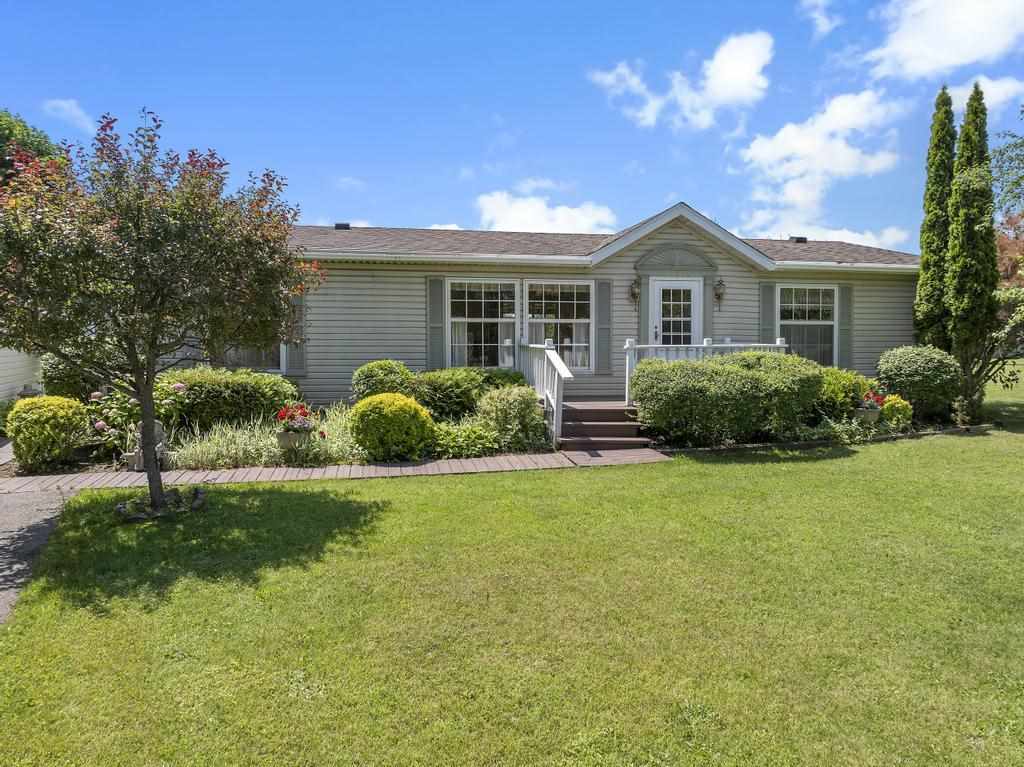 Charlevoix, Michigan 49720, United States, 3 Bedrooms Bedrooms, ,2 BathroomsBathrooms,Residential,Active,169804