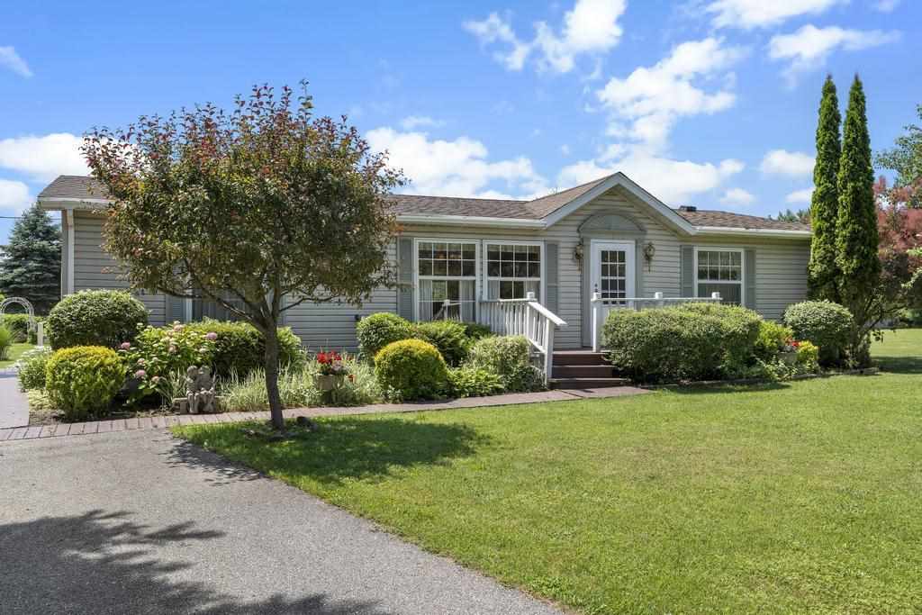 Charlevoix, Michigan 49720, United States, 3 Bedrooms Bedrooms, ,2 BathroomsBathrooms,Residential,Active,169804