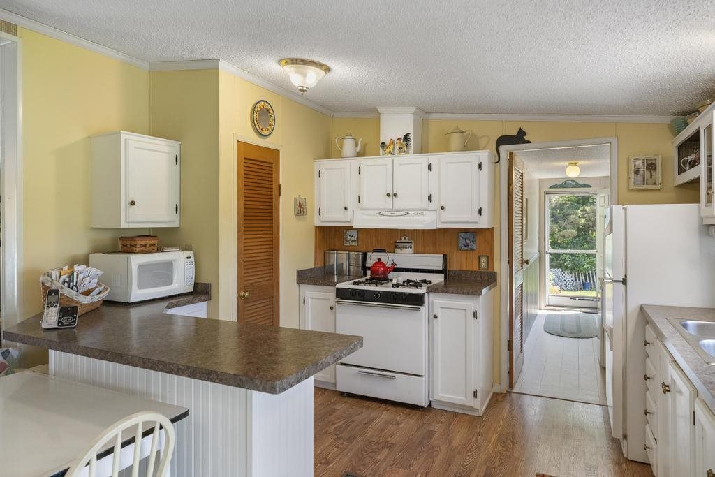 Charlevoix, Michigan 49720, United States, 3 Bedrooms Bedrooms, ,2 BathroomsBathrooms,Residential,Active,169804