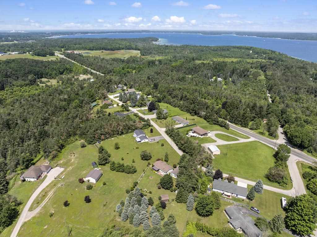 Charlevoix, Michigan 49720, United States, 3 Bedrooms Bedrooms, ,2 BathroomsBathrooms,Residential,Active,169804