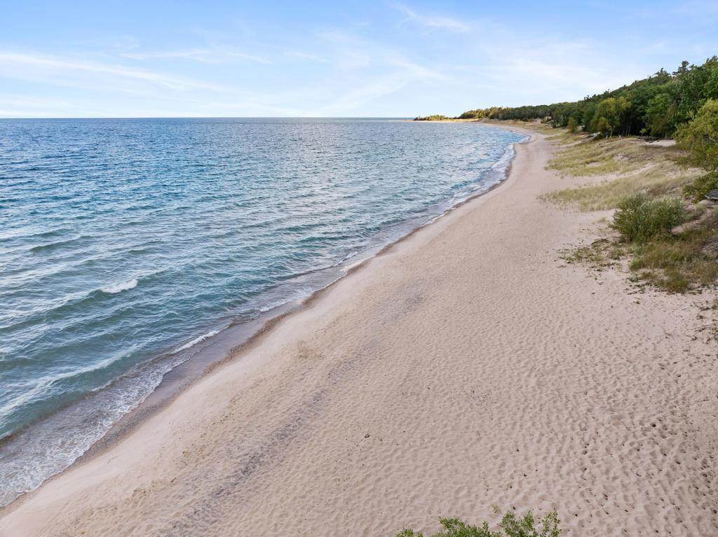 Charlevoix, Michigan 49720, United States, 3 Bedrooms Bedrooms, ,1 BathroomBathrooms,Residential,Active,224862