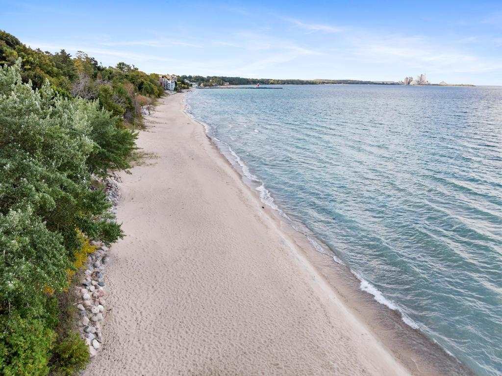 Charlevoix, Michigan 49720, United States, 3 Bedrooms Bedrooms, ,1 BathroomBathrooms,Residential,Active,224862