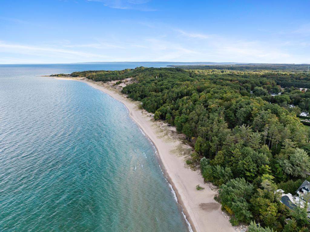 Charlevoix, Michigan 49720, United States, 3 Bedrooms Bedrooms, ,1 BathroomBathrooms,Residential,Active,224862