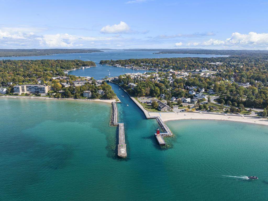 Charlevoix, Michigan 49720, United States, 8 Bedrooms Bedrooms, ,7 BathroomsBathrooms,Residential,Active,190234