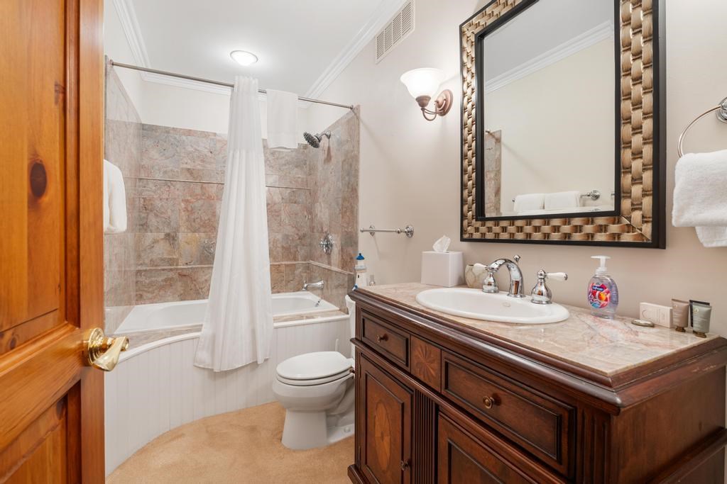 Charlevoix, Michigan 49720, United States, 4 Bedrooms Bedrooms, ,5 BathroomsBathrooms,Residential,Active,242613