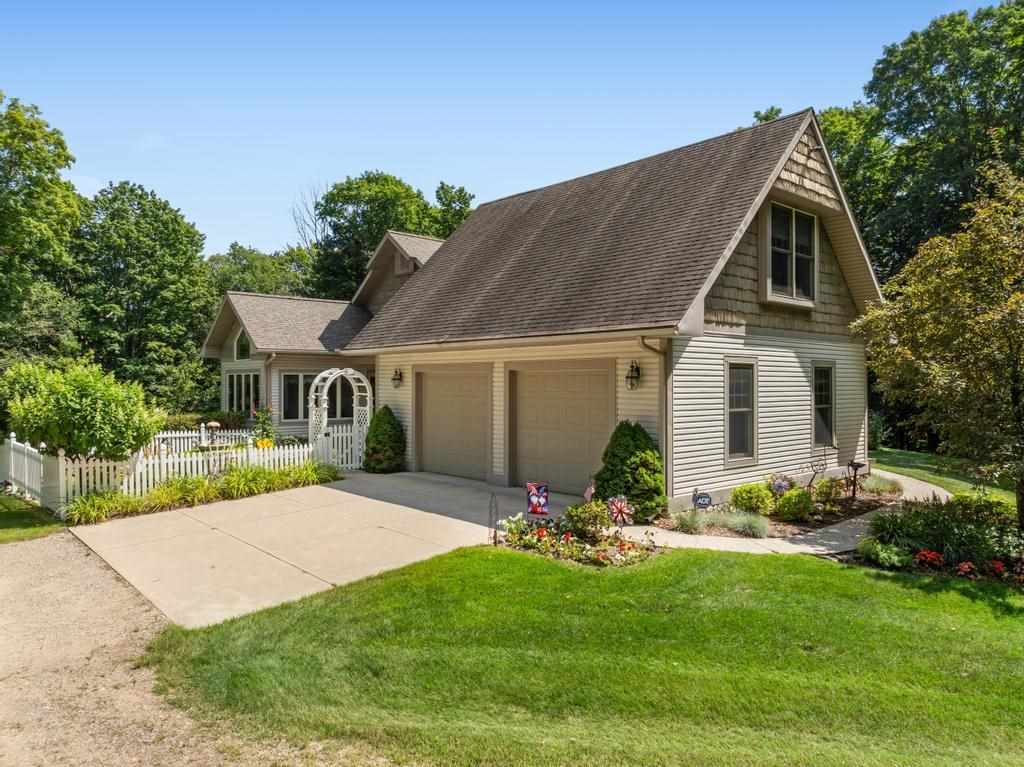 Charlevoix, Michigan 49720, United States, 4 Bedrooms Bedrooms, ,4 BathroomsBathrooms,Residential,Active,114565