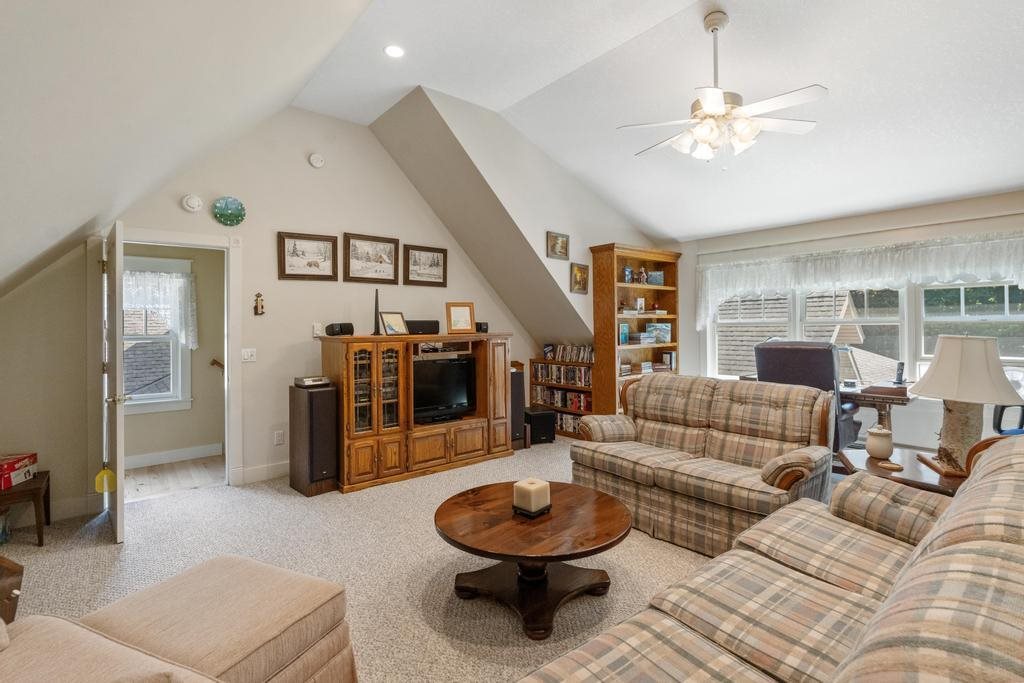 Charlevoix, Michigan 49720, United States, 4 Bedrooms Bedrooms, ,4 BathroomsBathrooms,Residential,Active,114565