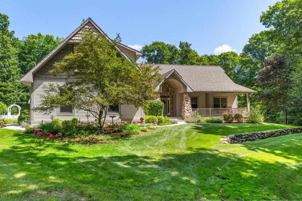 Charlevoix, Michigan 49720, United States, 4 Bedrooms Bedrooms, ,4 BathroomsBathrooms,Residential,Active,114565