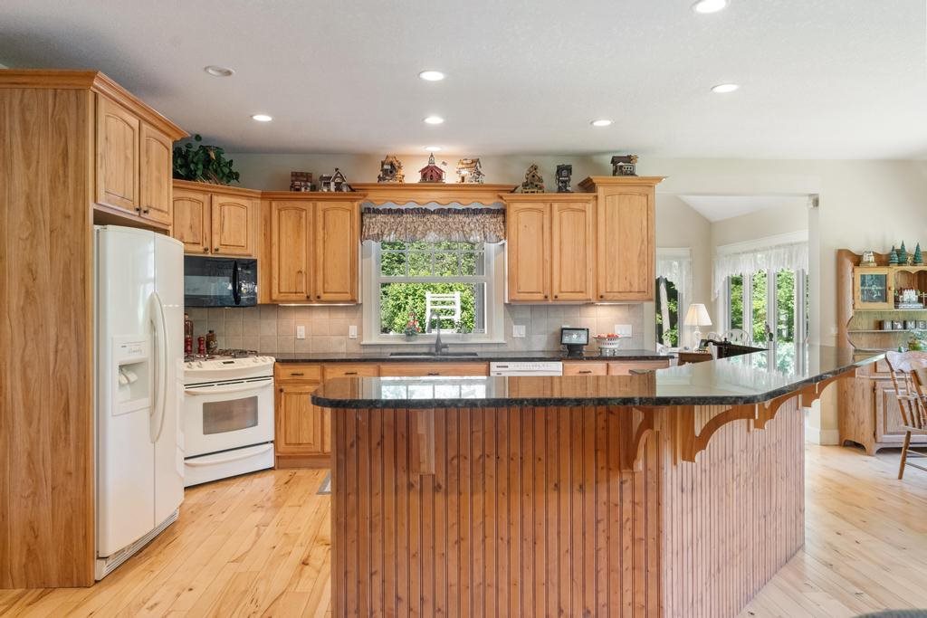 Charlevoix, Michigan 49720, United States, 4 Bedrooms Bedrooms, ,4 BathroomsBathrooms,Residential,Active,114565