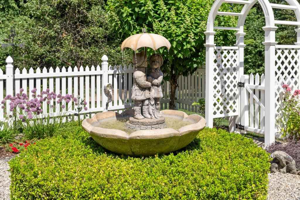 Charlevoix, Michigan 49720, United States, 4 Bedrooms Bedrooms, ,4 BathroomsBathrooms,Residential,Active,114565