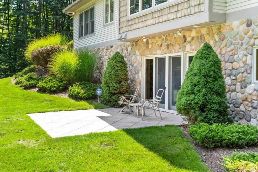 Charlevoix, Michigan 49720, United States, 4 Bedrooms Bedrooms, ,4 BathroomsBathrooms,Residential,Active,114565