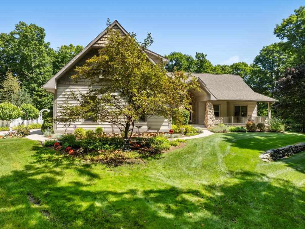 Charlevoix, Michigan 49720, United States, 4 Bedrooms Bedrooms, ,4 BathroomsBathrooms,Residential,Active,114565