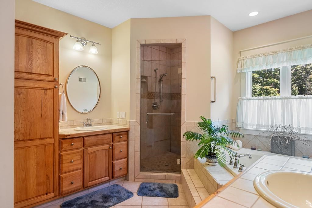 Charlevoix, Michigan 49720, United States, 4 Bedrooms Bedrooms, ,4 BathroomsBathrooms,Residential,Active,114565