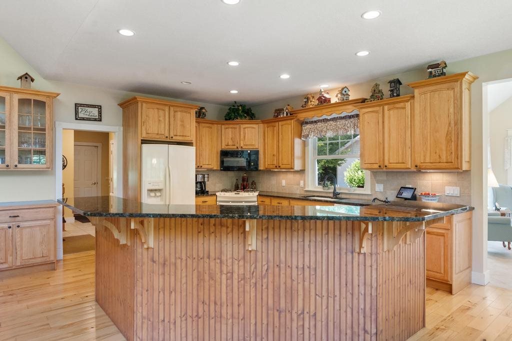 Charlevoix, Michigan 49720, United States, 4 Bedrooms Bedrooms, ,4 BathroomsBathrooms,Residential,Active,114565