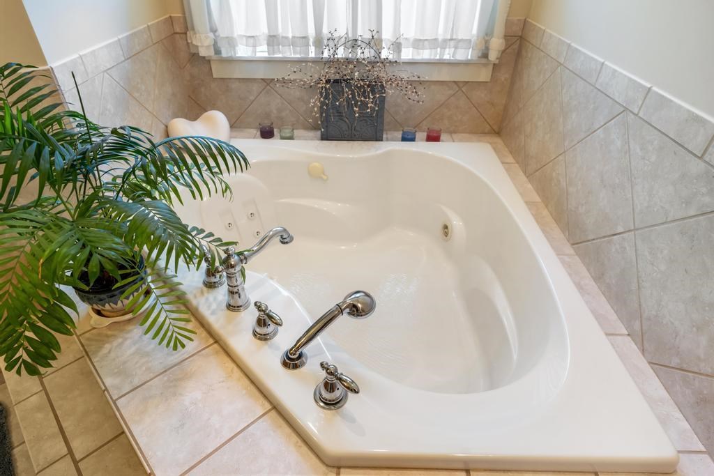 Charlevoix, Michigan 49720, United States, 4 Bedrooms Bedrooms, ,4 BathroomsBathrooms,Residential,Active,114565