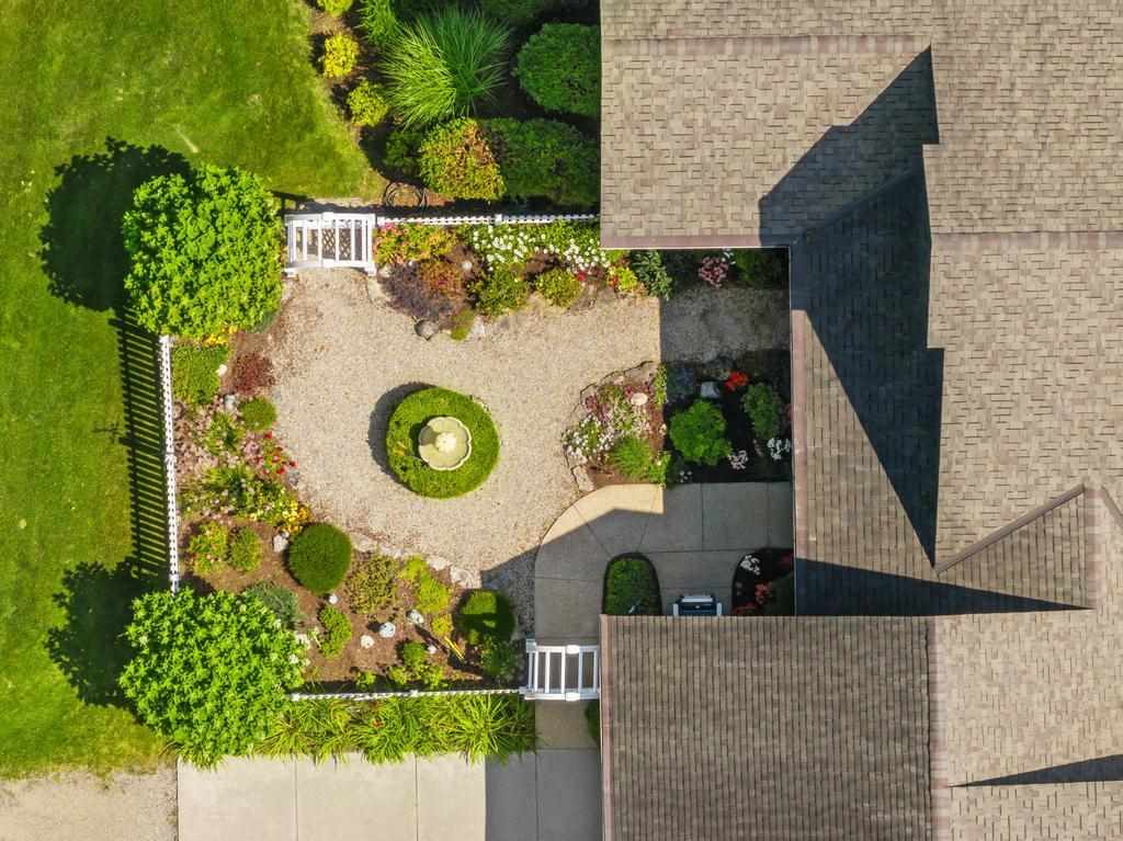 Charlevoix, Michigan 49720, United States, 4 Bedrooms Bedrooms, ,4 BathroomsBathrooms,Residential,Active,114565