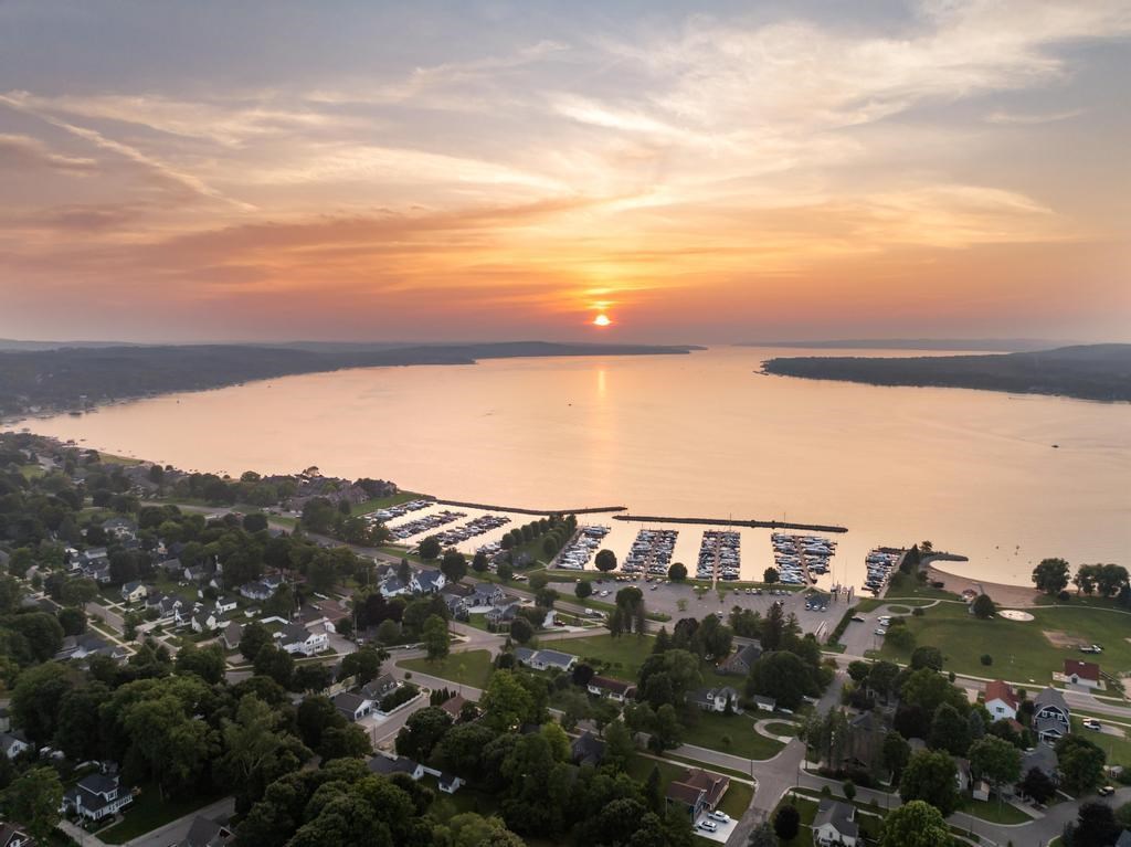 Boyne City, Michigan 49712, United States, 3 Bedrooms Bedrooms, ,2 BathroomsBathrooms,Residential,Active,182047