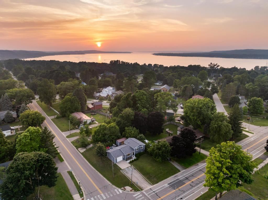 Boyne City, Michigan 49712, United States, 3 Bedrooms Bedrooms, ,2 BathroomsBathrooms,Residential,Active,182047