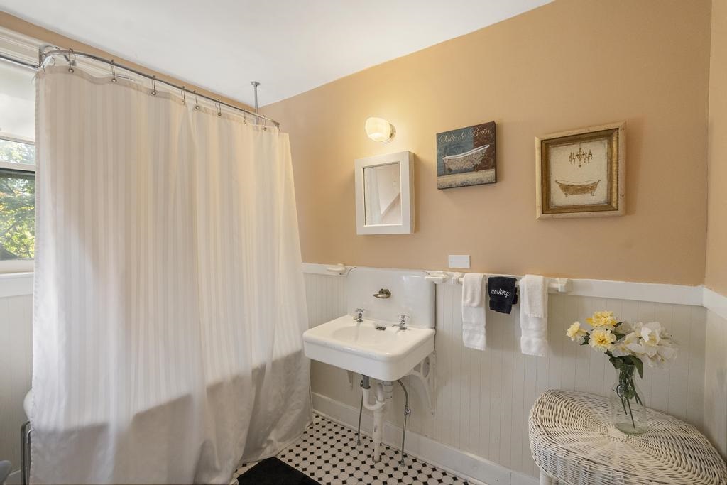 Charlevoix, Michigan 49720, United States, 8 Bedrooms Bedrooms, ,7 BathroomsBathrooms,Commercial,Active,190233