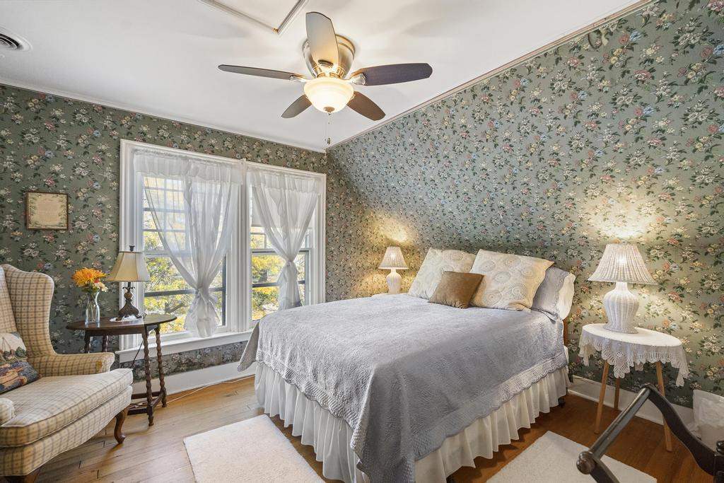 Charlevoix, Michigan 49720, United States, 8 Bedrooms Bedrooms, ,7 BathroomsBathrooms,Commercial,Active,190233