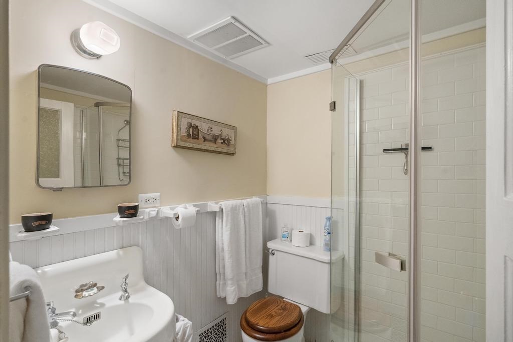 Charlevoix, Michigan 49720, United States, 8 Bedrooms Bedrooms, ,7 BathroomsBathrooms,Commercial,Active,190233