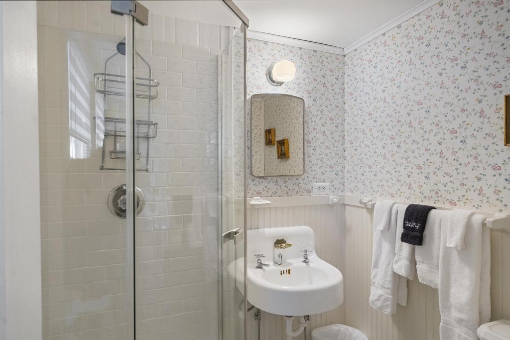 Charlevoix, Michigan 49720, United States, 8 Bedrooms Bedrooms, ,7 BathroomsBathrooms,Commercial,Active,190233