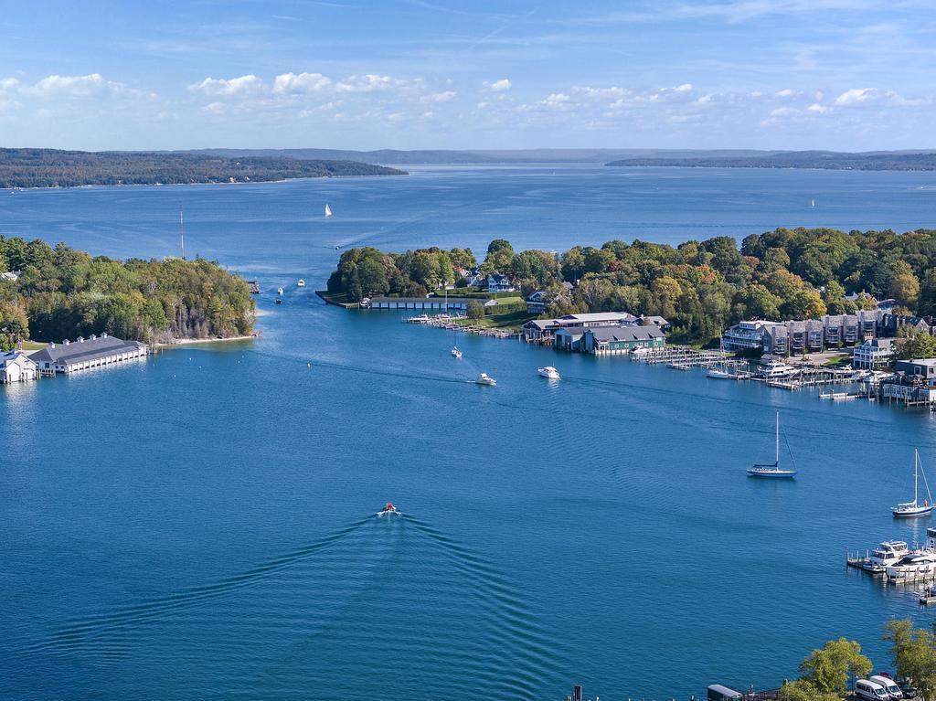 Charlevoix, Michigan 49720, United States, 8 Bedrooms Bedrooms, ,7 BathroomsBathrooms,Commercial,Active,190233